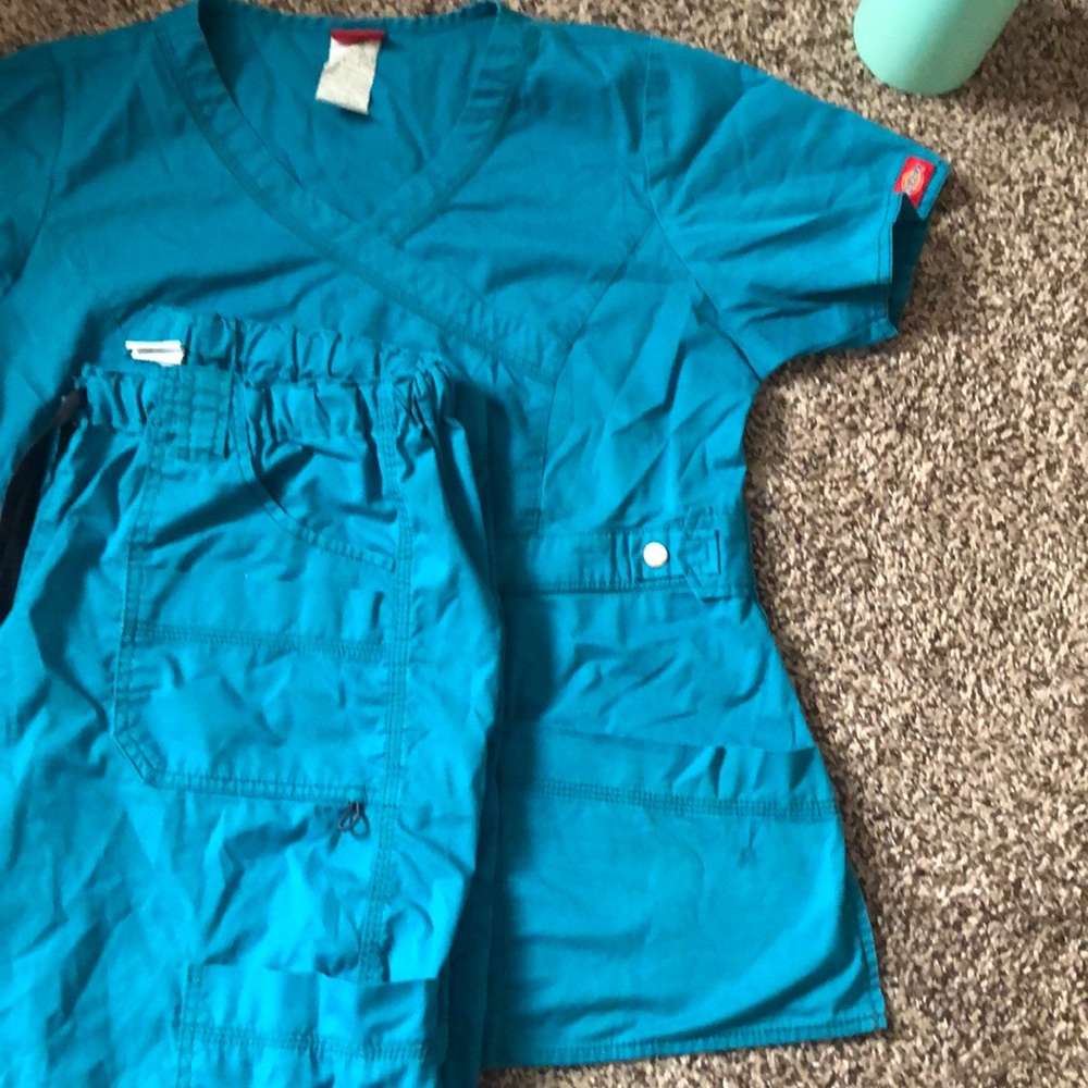 Scrubs set